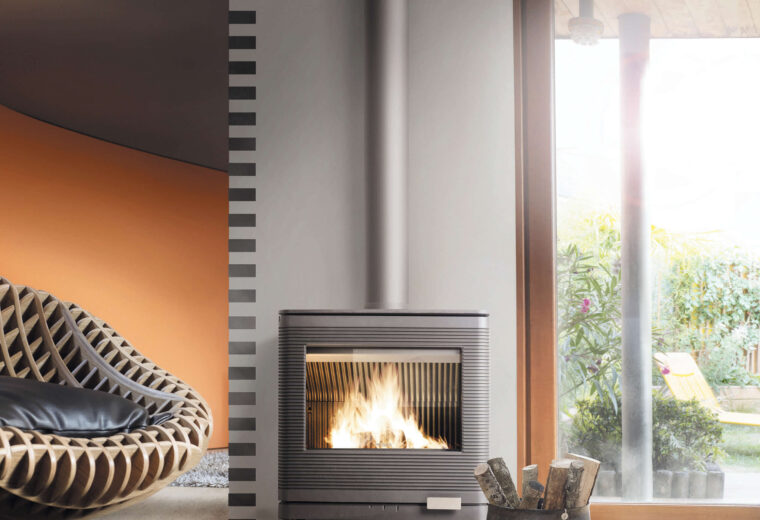 Où installer un poêle à bois ou à granulés dans la maison ?